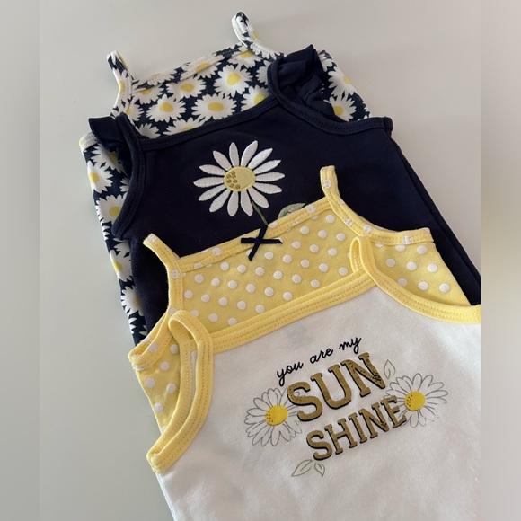9-12 month old set of 4 onesie bodysuits with Daisy, Sunshine, Polka Dot prints - Picture 2 of 5